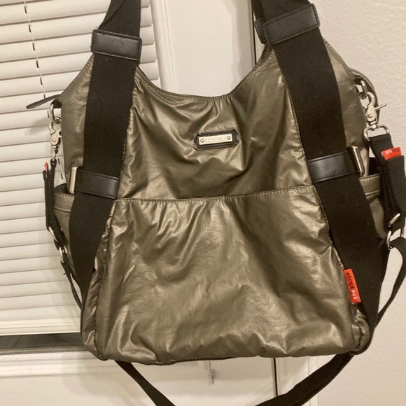 Storksak Double Handles Metallic Diaper Bag - Picture 4 of 10